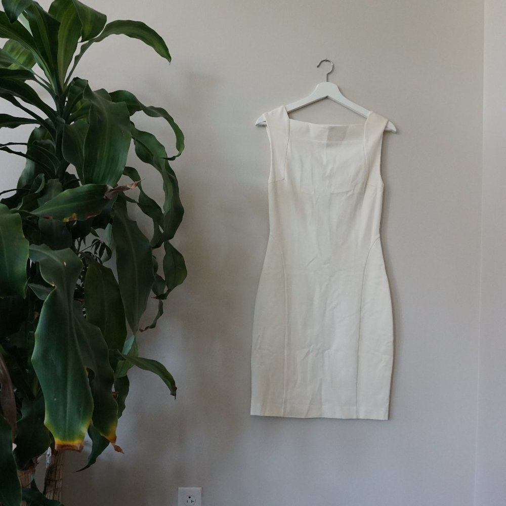 White mini dress, fitted